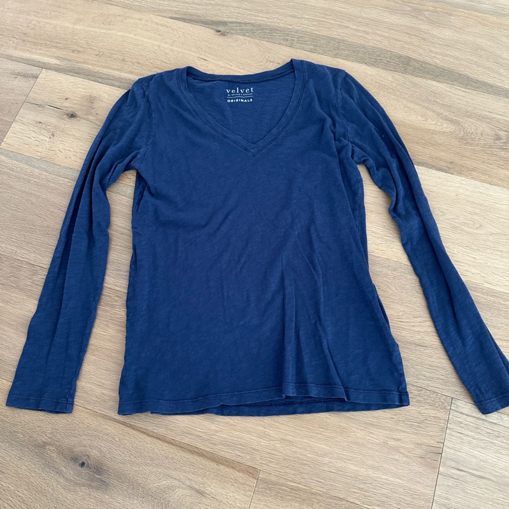 Velvet by Graham & Spencer V-Neck Blue Long Sleeve T-Shirt
